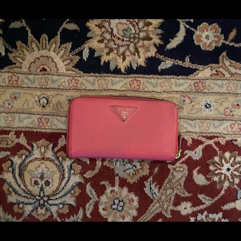🍁SOLD🍁Prada Peonia Leather Zippie Wallet
